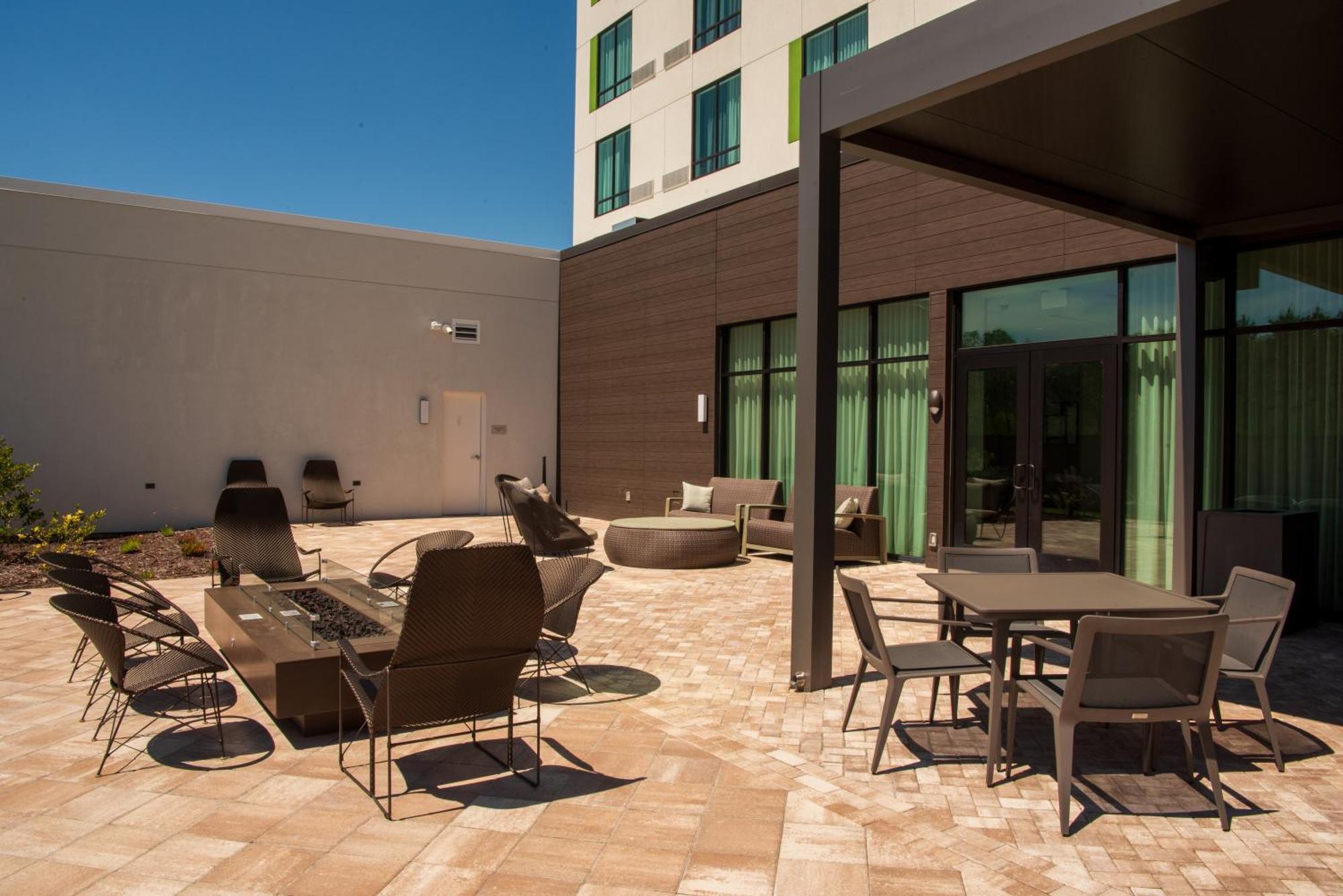 Courtyard By Marriott Lake Stadt Exterior foto