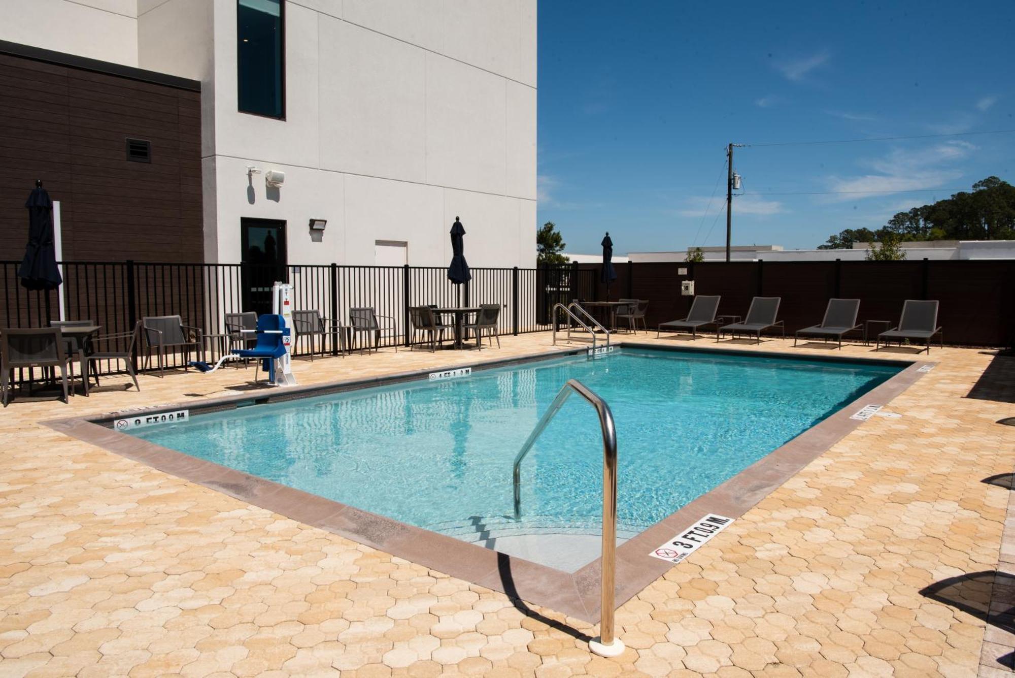 Courtyard By Marriott Lake Stadt Exterior foto