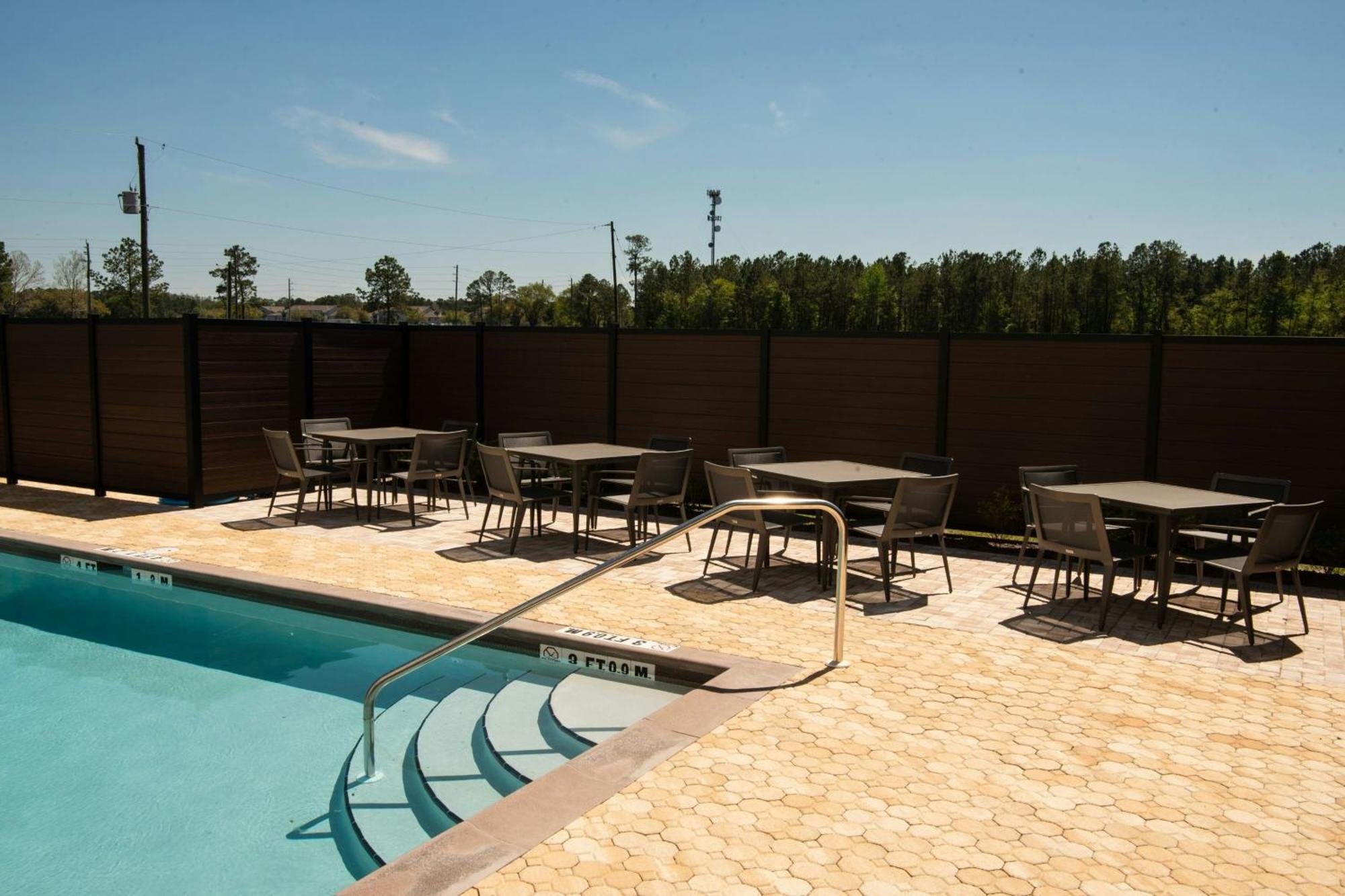 Courtyard By Marriott Lake Stadt Exterior foto